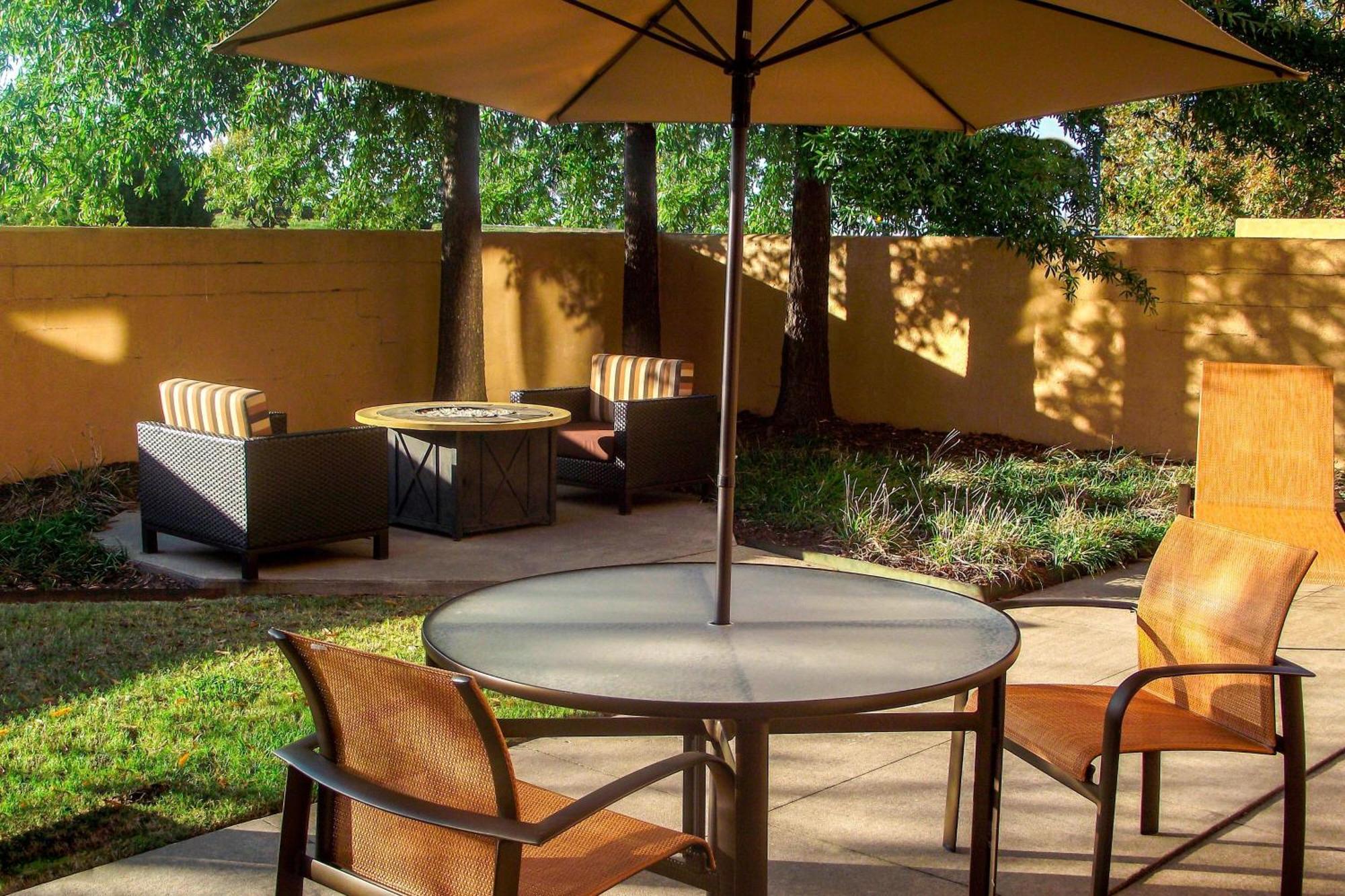Courtyard By Marriott בנטונוויל מראה חיצוני תמונה